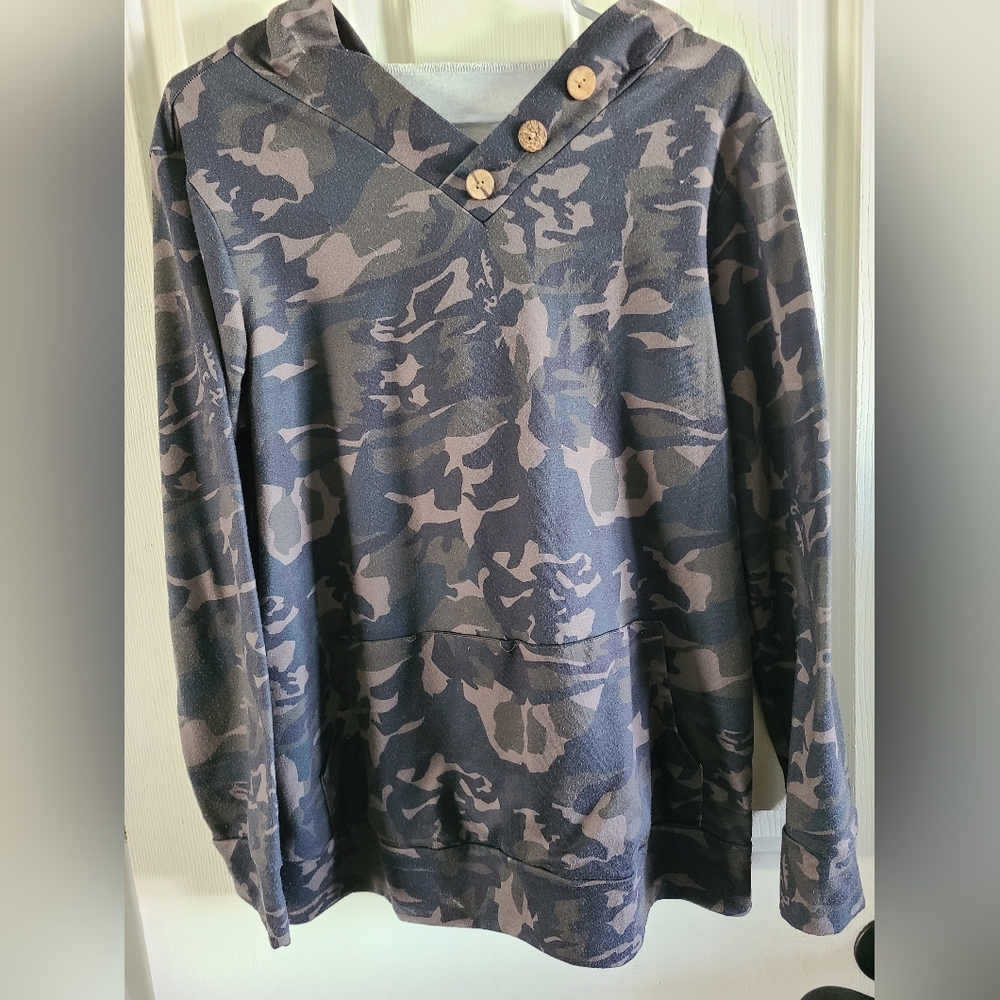 Xl women Camo sweatshirt